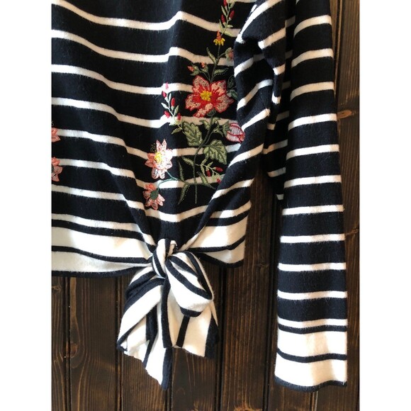 Embroidered Sweater Sz M - Picture 2 of 2